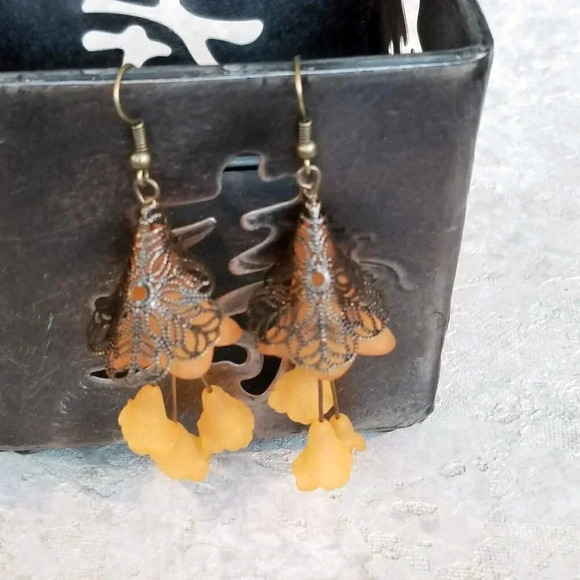 Edgy Shades of Orange Matte Lucite Flowers Bronze Filigree Victorian Earrings - Picture 1 of 6